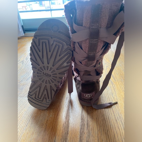 UGG heirloom boots - Picture 3 of 3